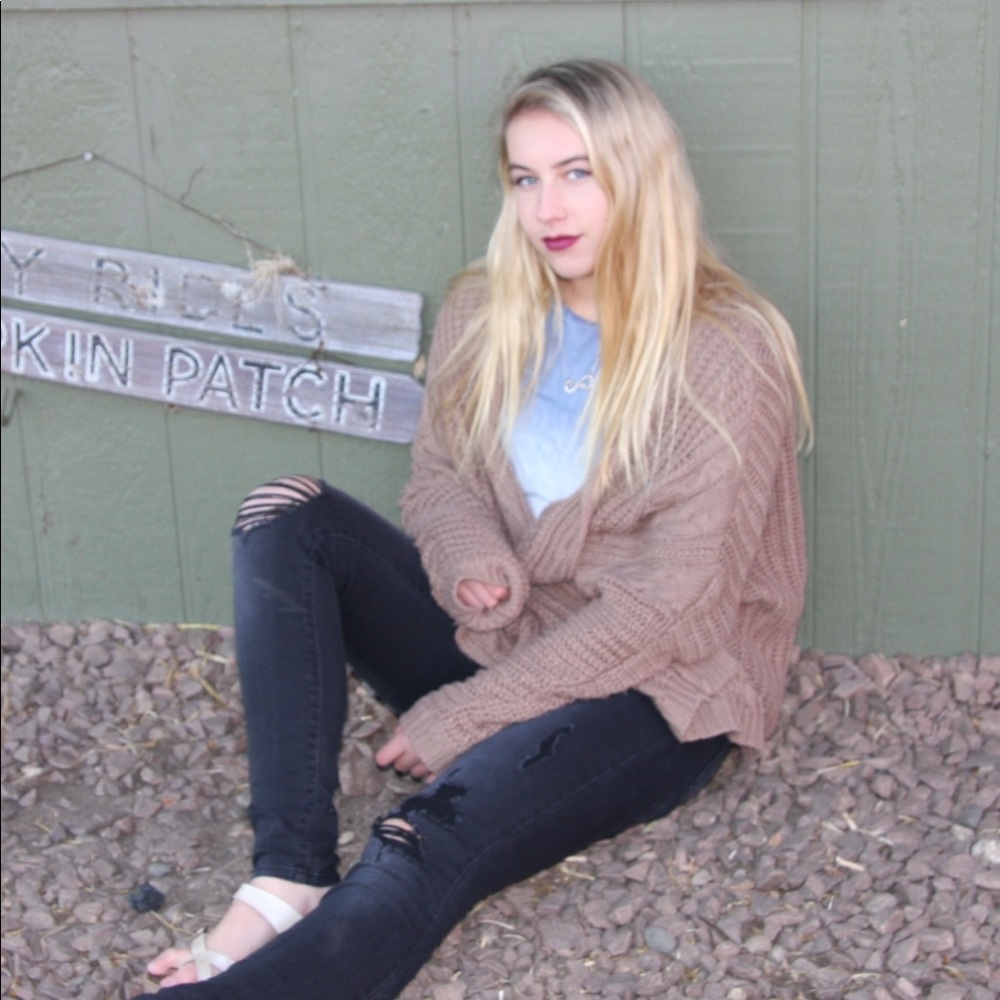 American Eagle brown sweater